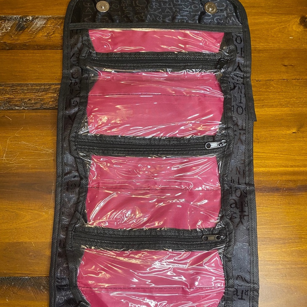 Foldable makeup bag